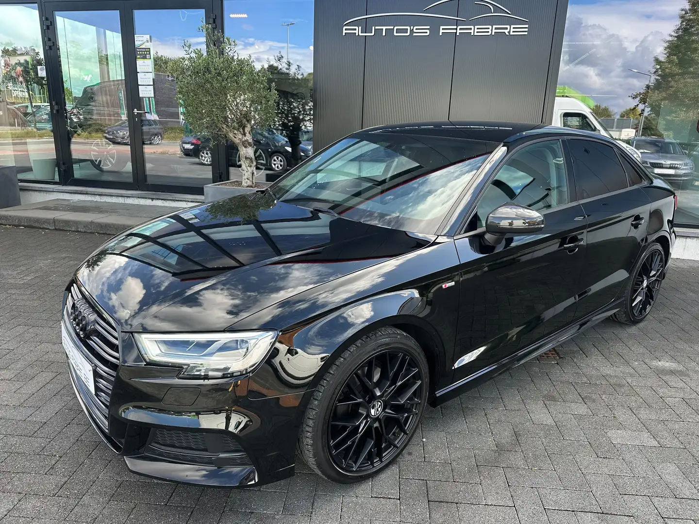 Audi A3 35 TFSI 15i 150 pk S tronic S Line 75000km Чёрный - 1
