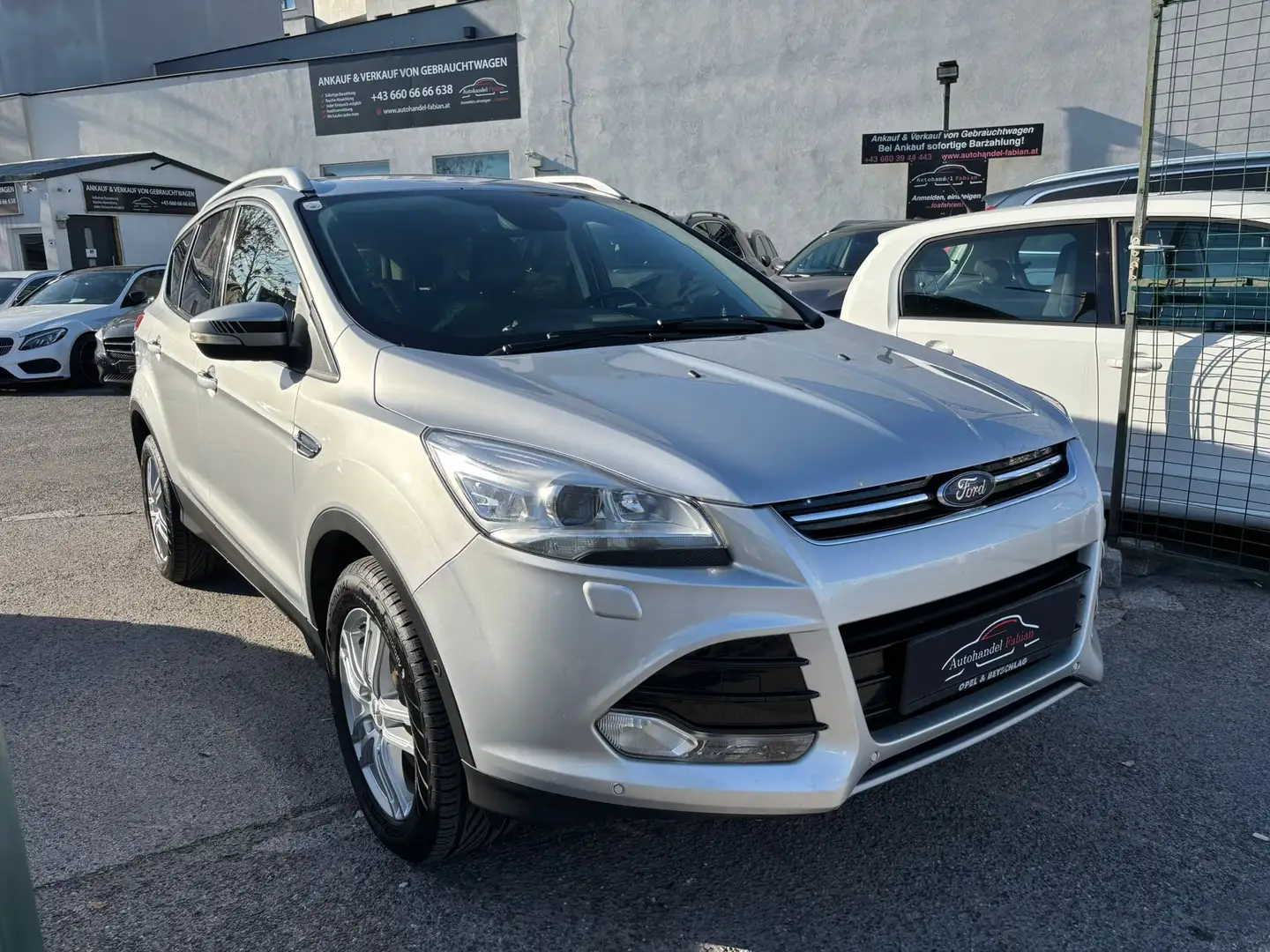 Ford Kuga 2,0 TDCi Titanium Pickerl 2/26 mit Parkhilfe vorn Silber - 1