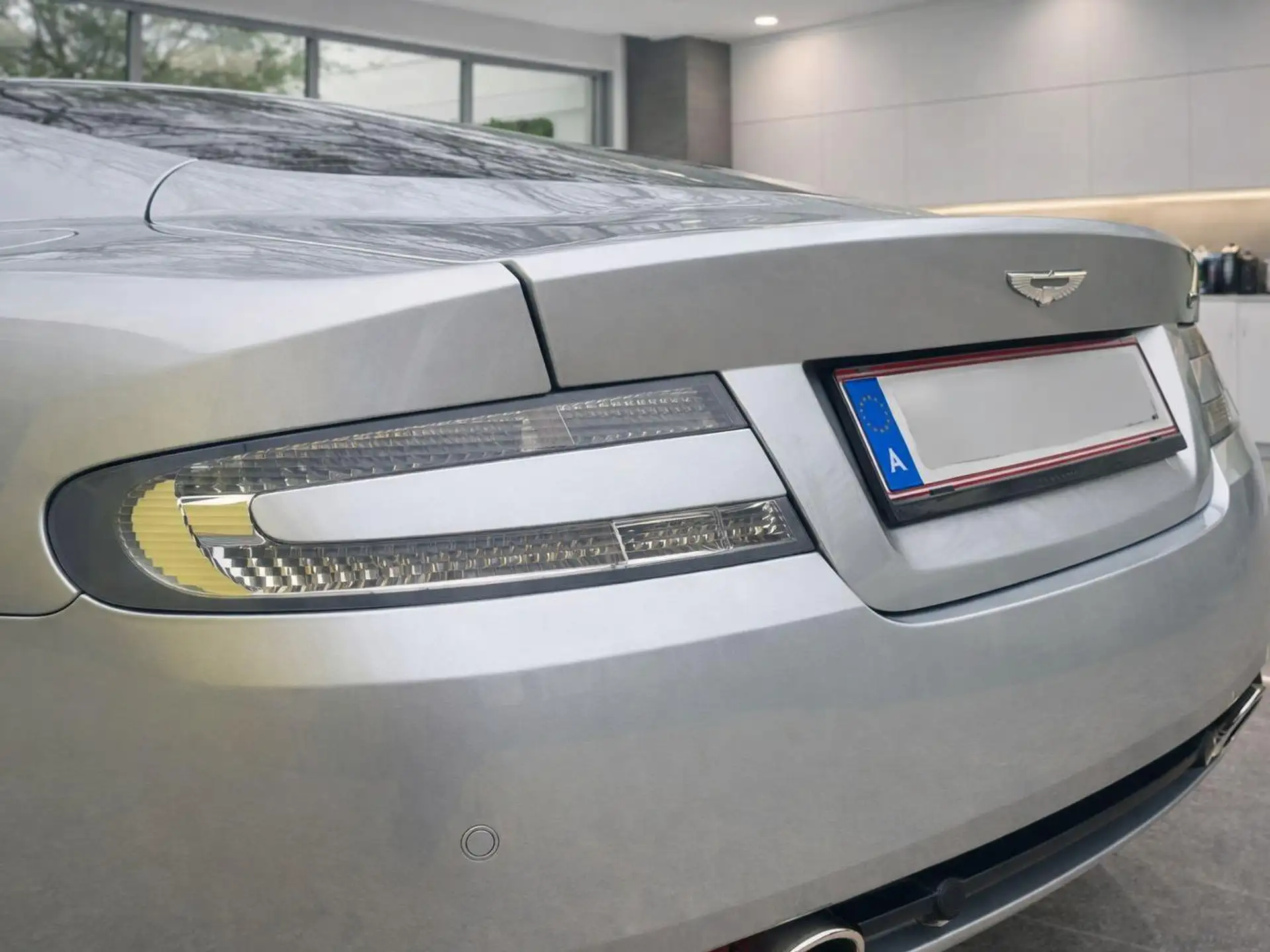 애스턴마틴 DB9 Coupe 2005 화이트 사진 3