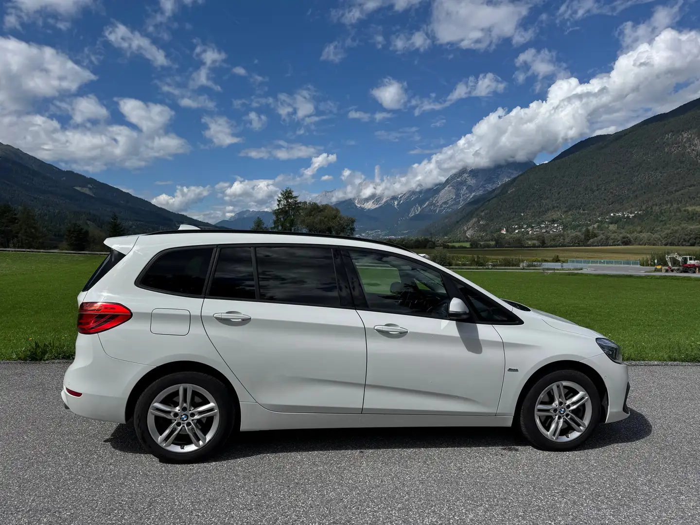 BMW 218 218d xDrive Gran Tourer Sport Line Aut. Sport Line Weiß - 1