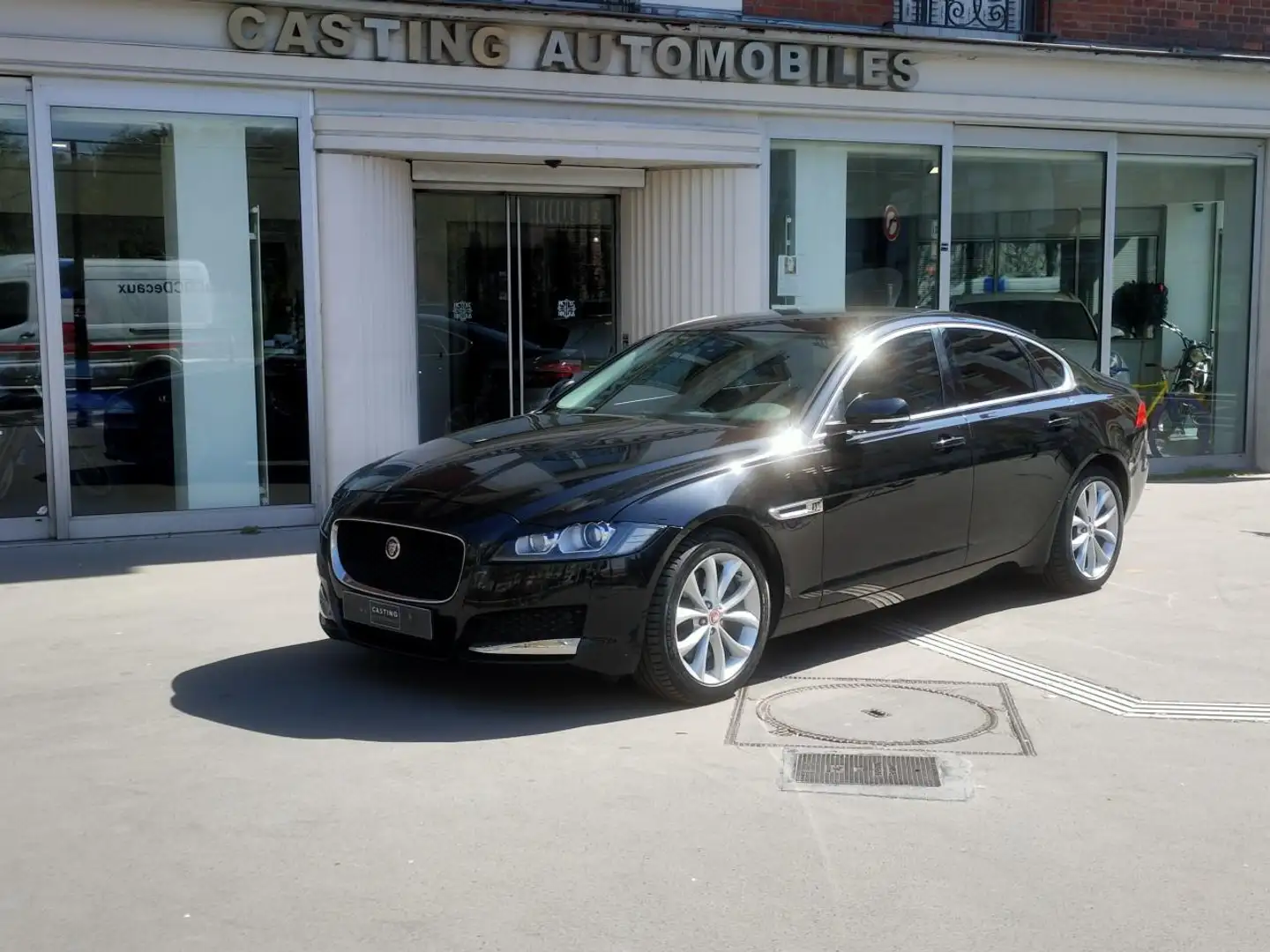 Jaguar XF 3.0 D V6 - 300 - BVA - Stop/Start 2015 BERLINE Prestige PHASE 2 Noir - 1
