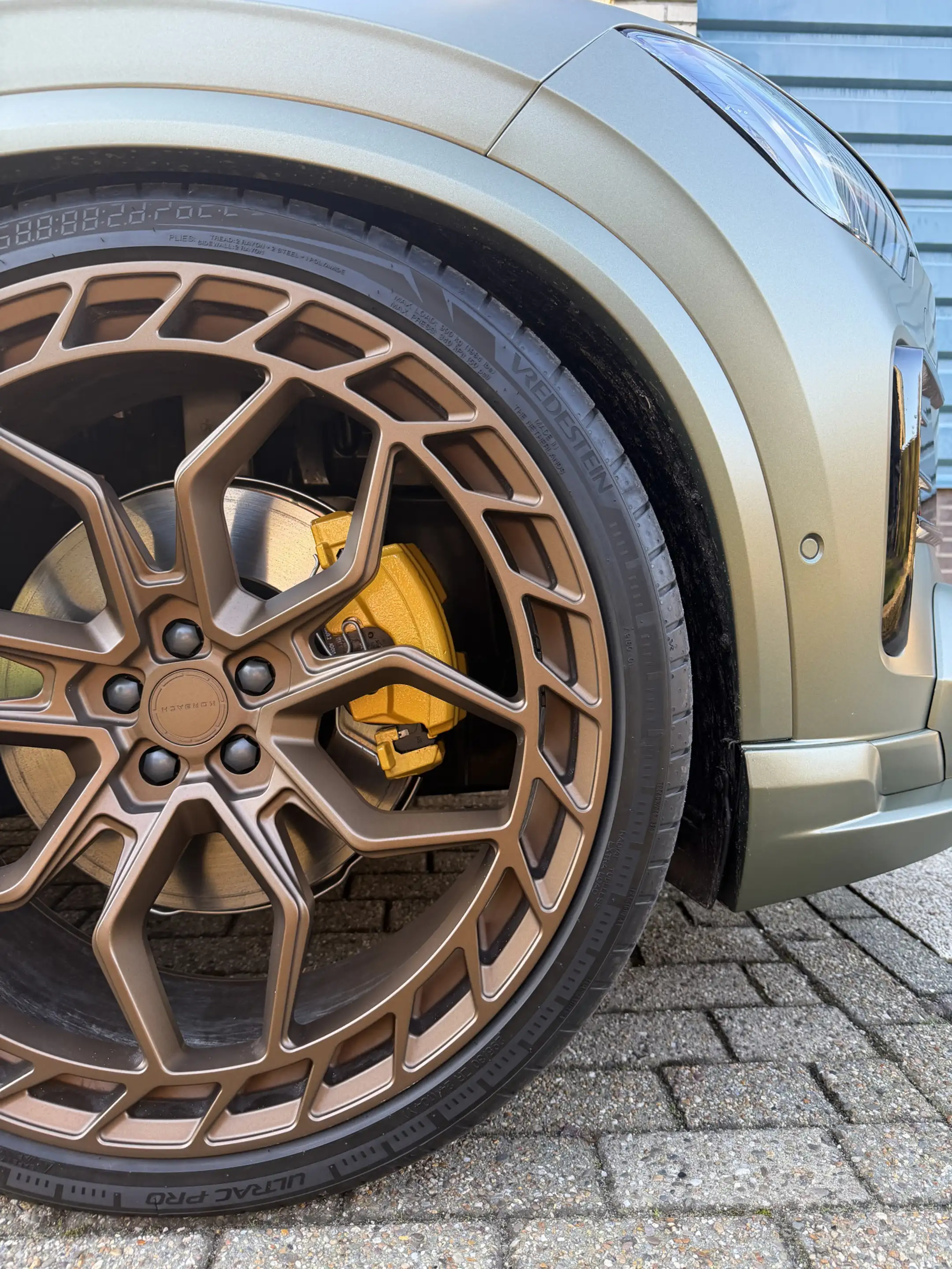 Volvo XC90 2.0 T8 Plug-in hybrid AWD Ultra Black Edition Spec — photo 6