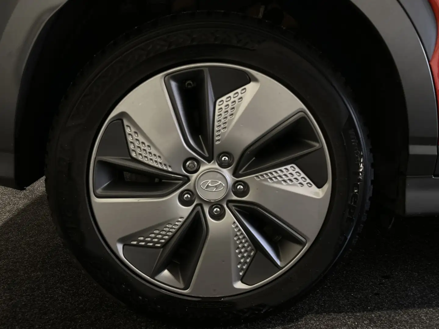 Hyundai KONA EV Premium 64 kWh | Luxe die je niet wil missen in Arancione - 2