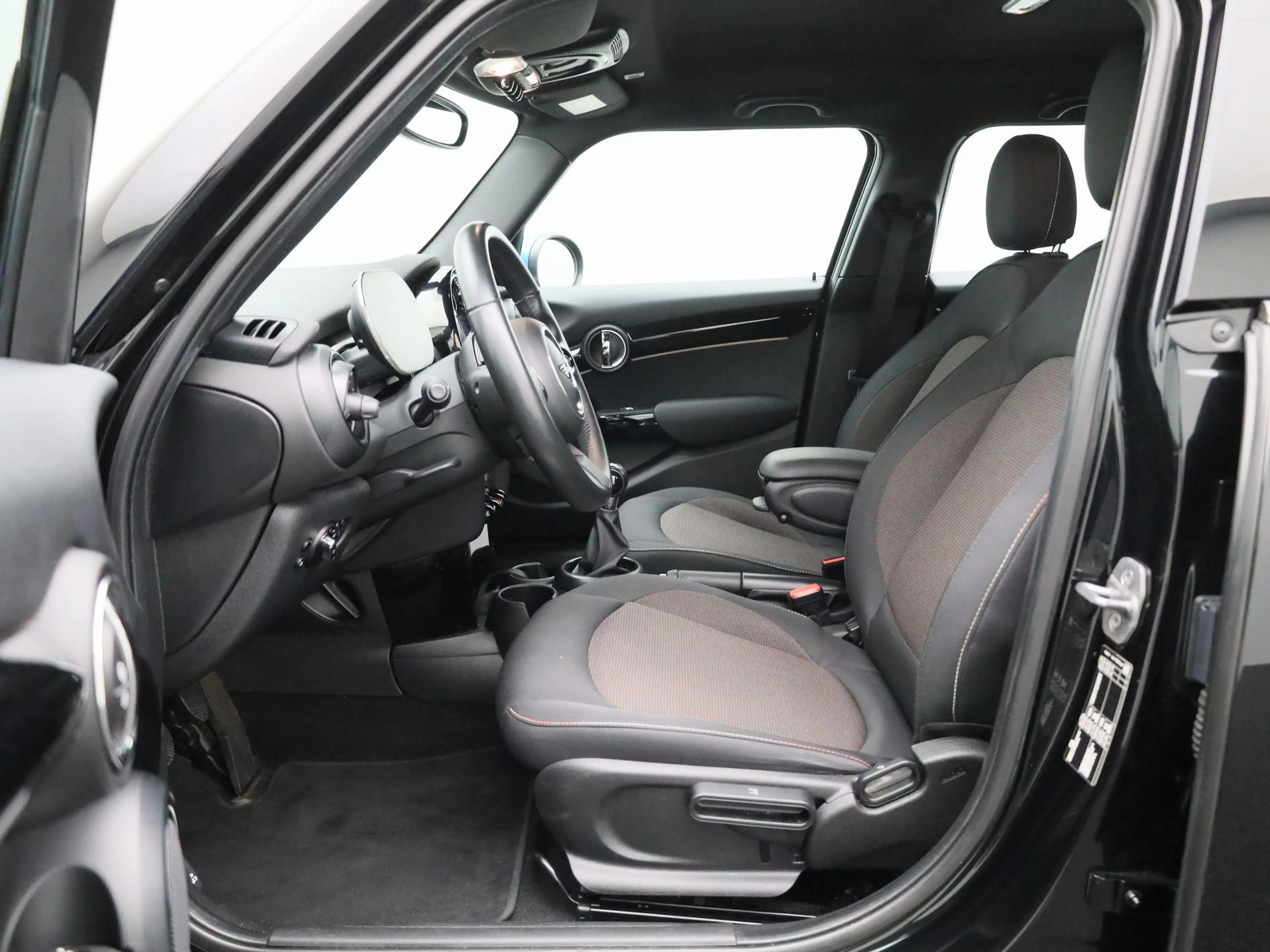 MINI One Mini 5 door NAVI | ECC | PDC — photo 11
