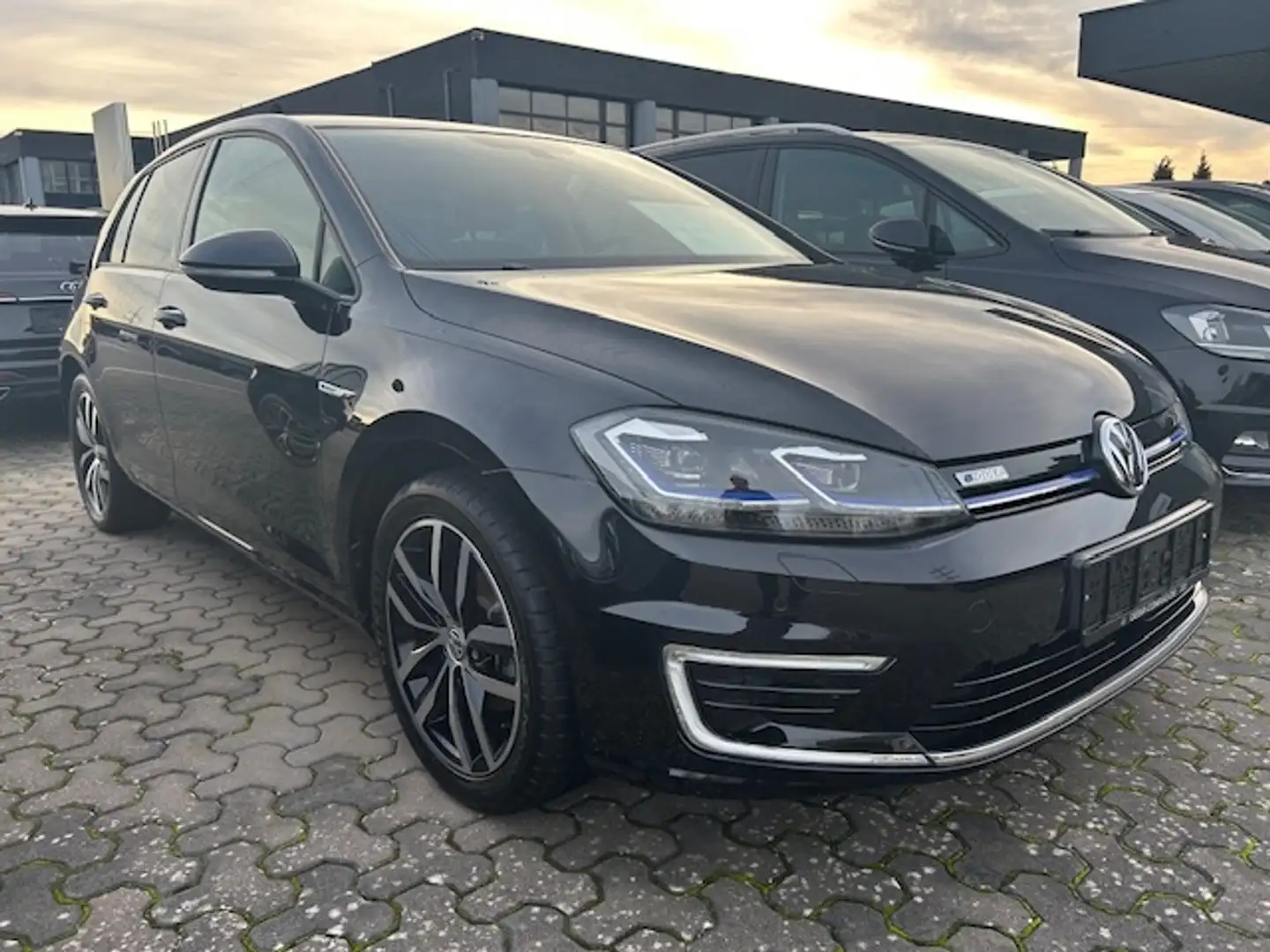 Volkswagen e-Golf "Comfortline" NP: 39.000 Euro Noir - 2