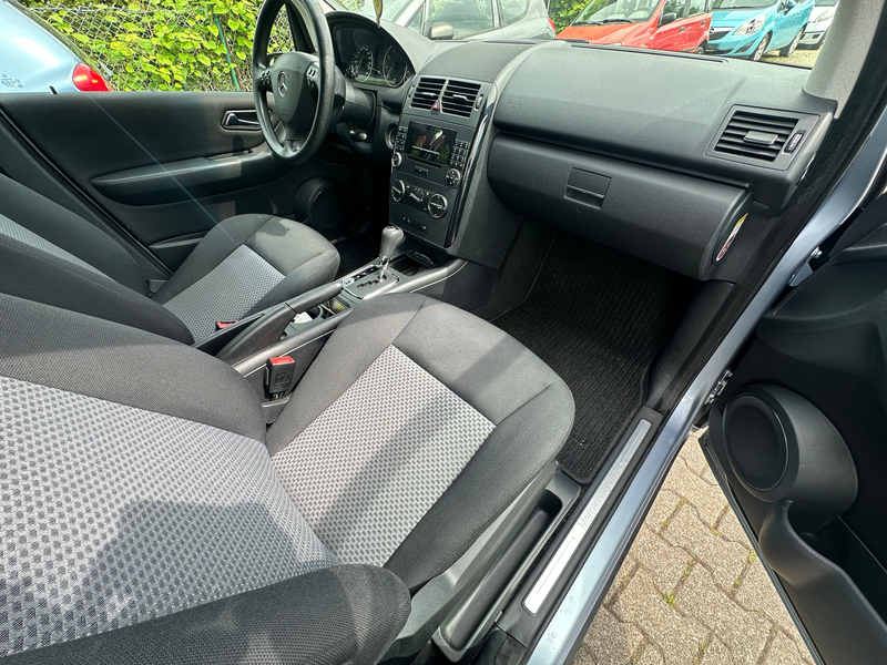 Mercedes-Benz A 150 A 150 Automatik WENIG KM TÜV NEU — photo 9