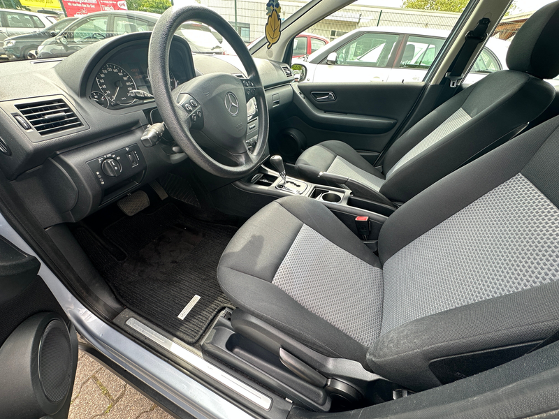Mercedes-Benz A 150 A 150 Automatik WENIG KM TÜV NEU — photo 8