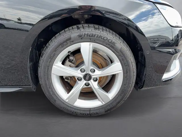 Audi A4 view 7