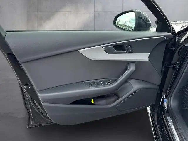 Audi A4 view 14