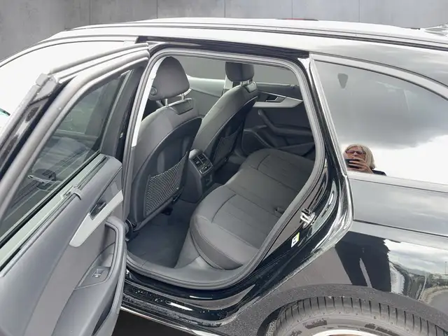 Audi A4 view 12