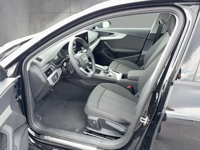 Audi A4 view 9