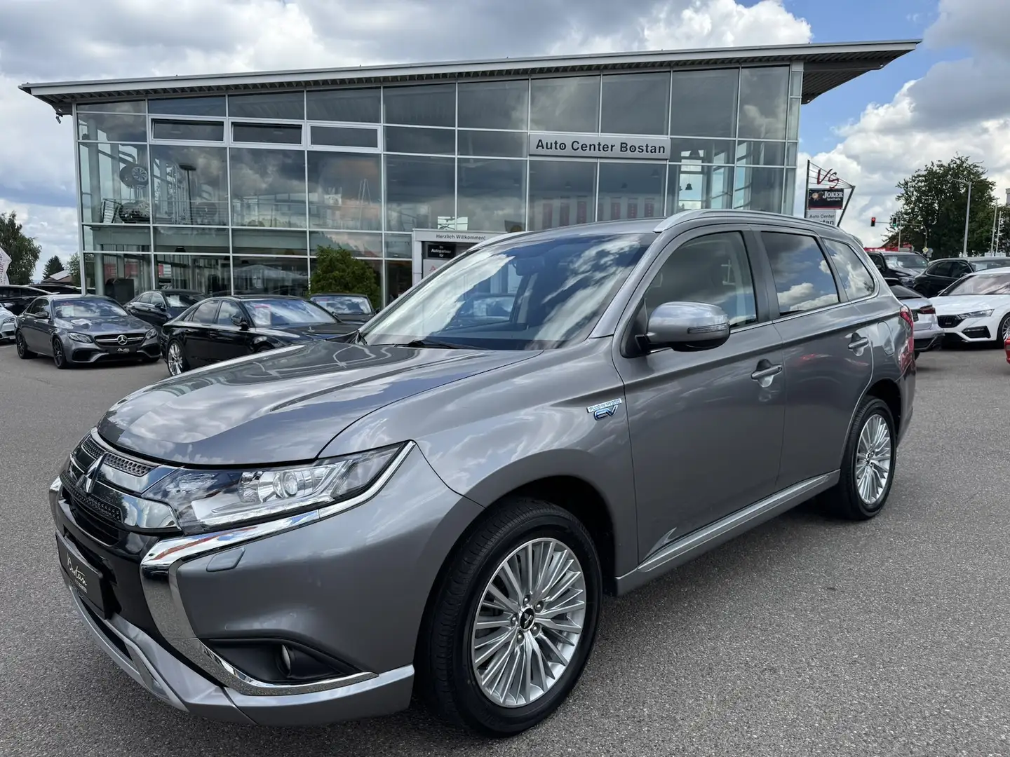Mitsubishi Outlander 2.4 PHEV BASIS 4WD/SCHECKHEFT/KAMERA Grau - 2