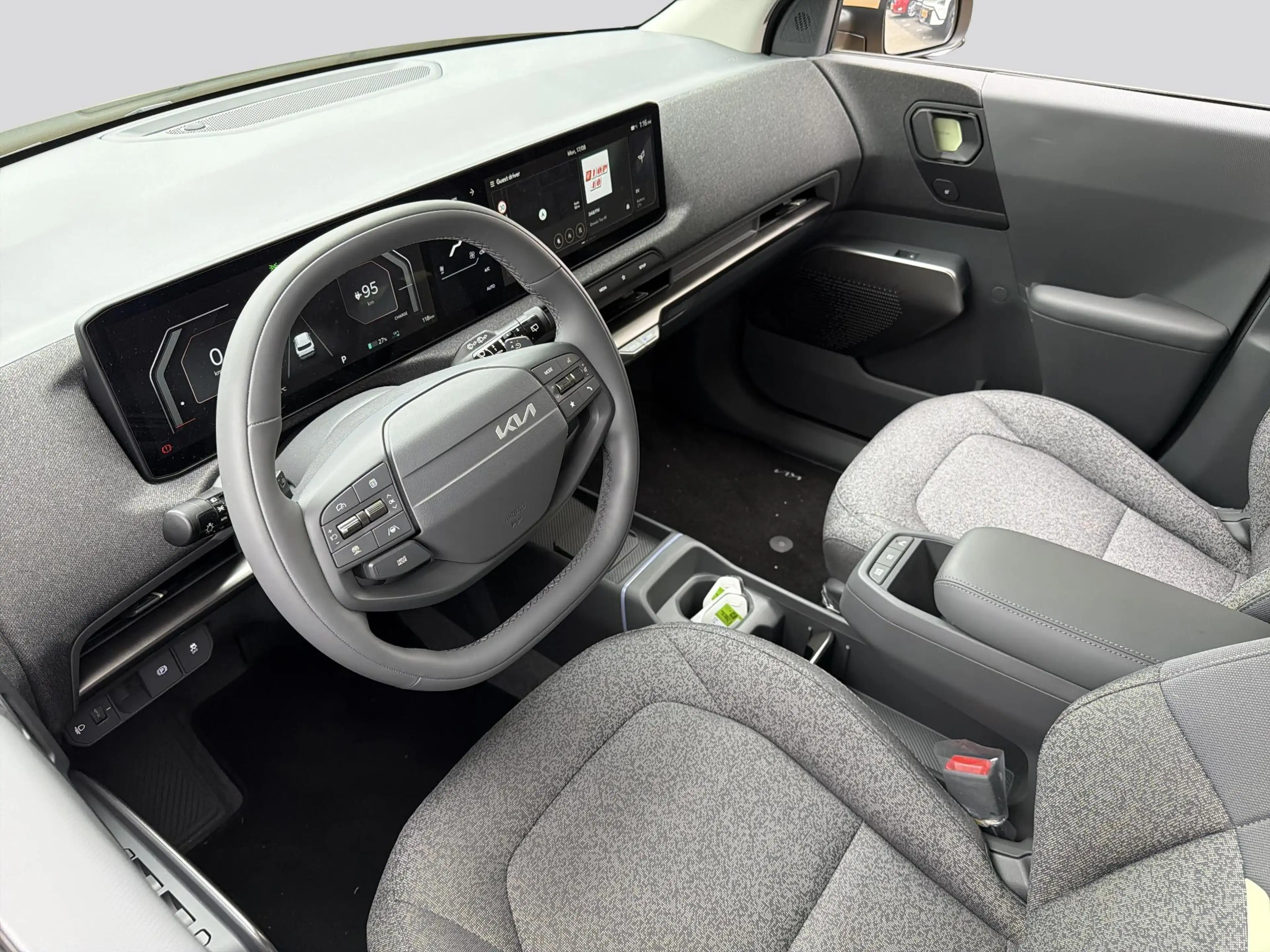 Kia EV2 Plus 42.2 kWh 4p. | Privacy Glass | Dual zone clim — photo 9