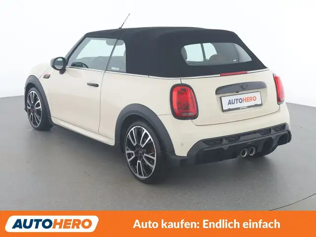 Mini Convertible view 4