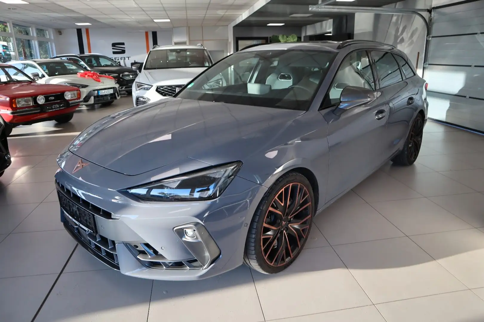 CUPRA Leon Sportstourer VZ/PANO/AHK/SENNHEISER/DAB Grau - 1