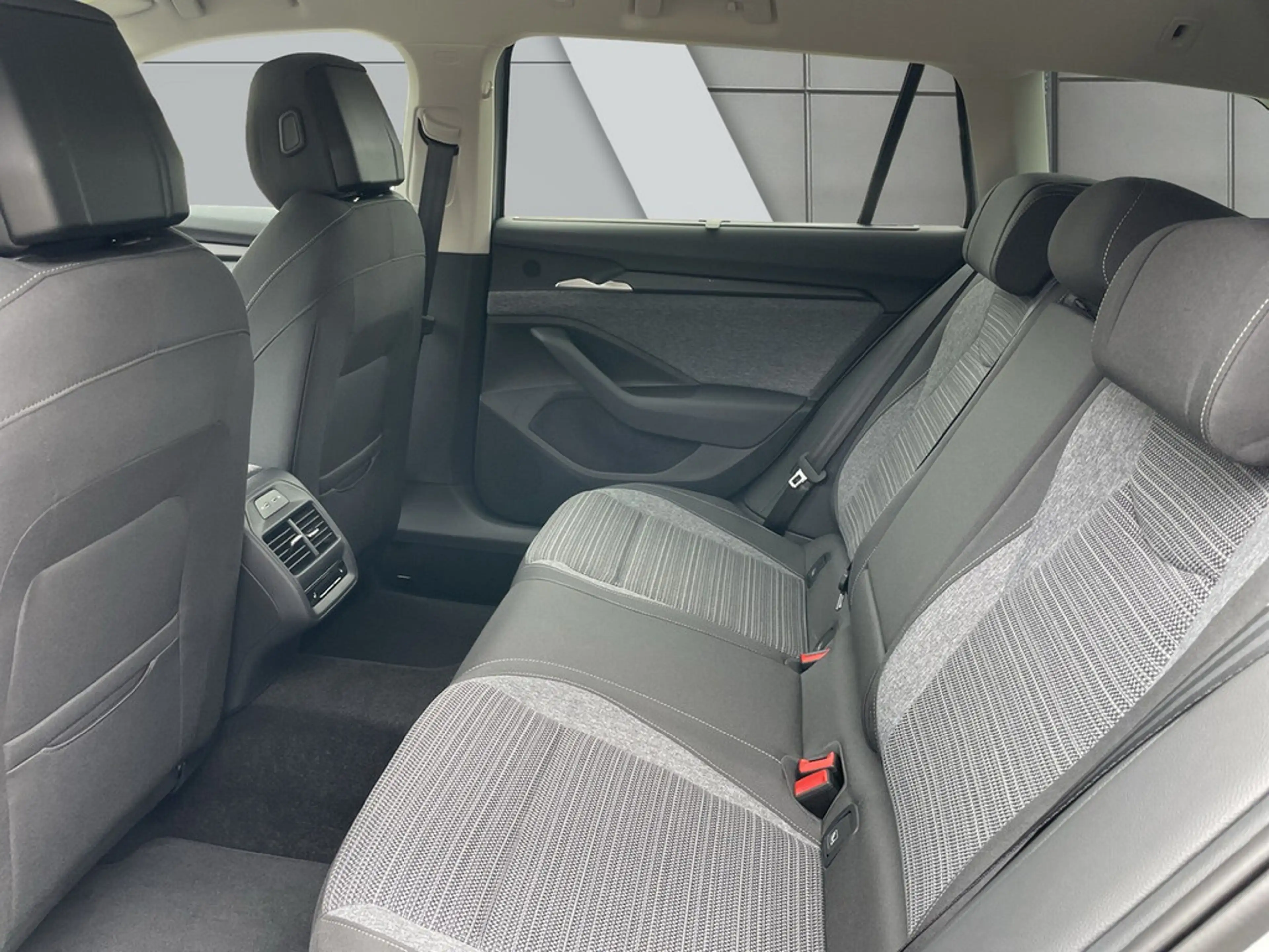 Skoda Superb Combi 1,5 TSI iV DSG SELECTION *AHK*HU — photo 11