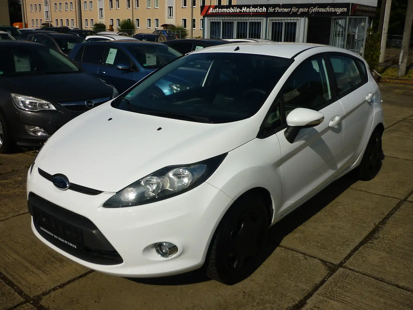 Ford Fiesta 1.4 Champions Edition Klima! Bluetooth! Weiß - 1