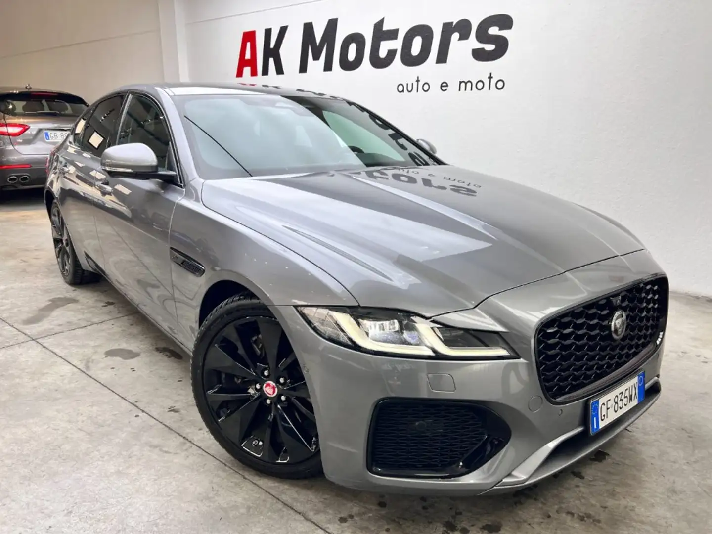 Jaguar XF 2.0 D 204 CV AWD aut. SE Grigio - 1