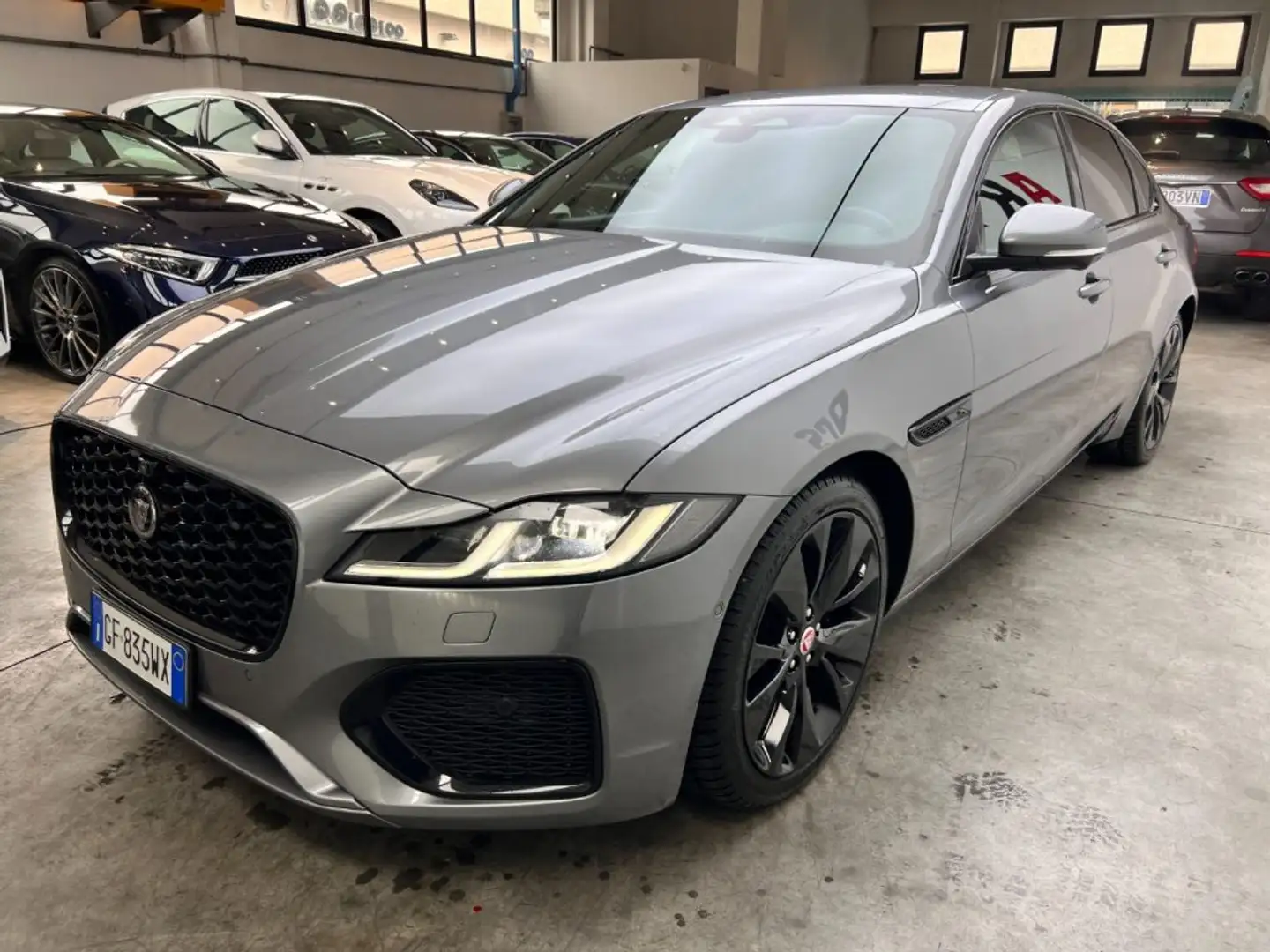Jaguar XF 2.0 D 204 CV AWD aut. SE Grigio - 2