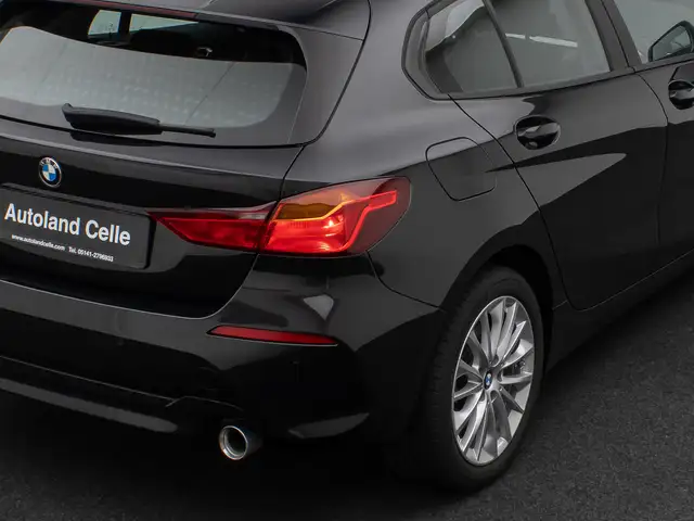 BMW 1 Series view 16