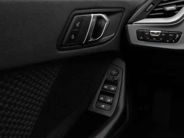 BMW 1 Series view 30