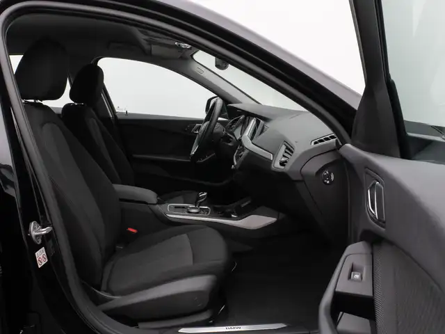 BMW 1 Series view 23