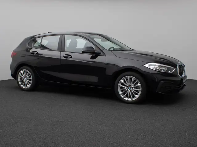 BMW 1 Series view 4