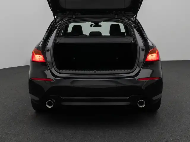 BMW 1 Series view 13