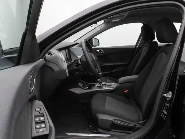 BMW 1 Series view 19
