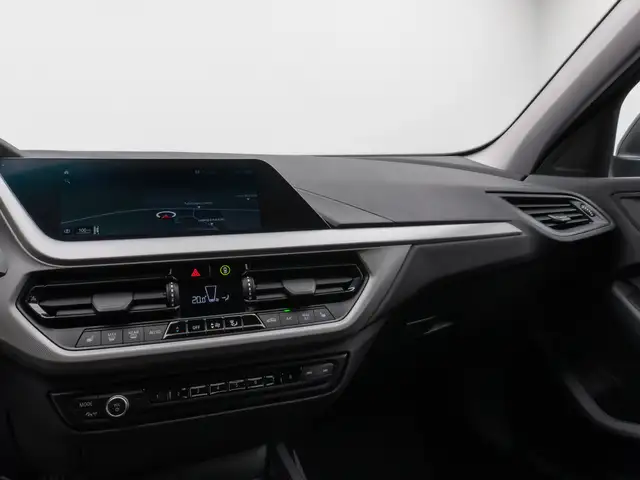 BMW 1 Series view 21