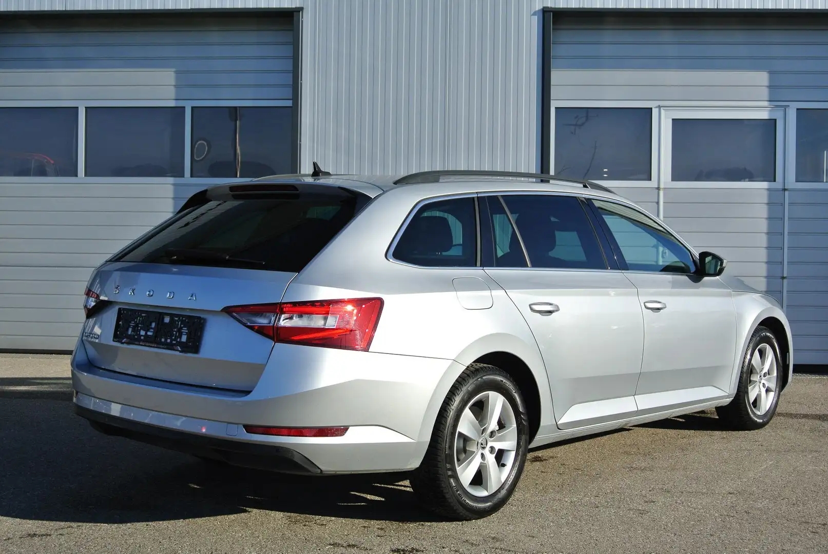 Skoda Superb Kombi 2.0 TDI DSG ** Business Paket **  ACC * DAB Silber - 2