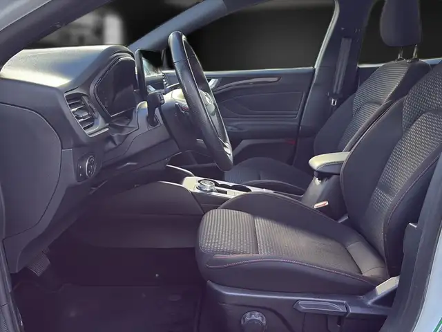 Ford Focus view 14