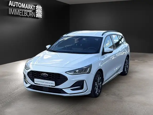 Ford Focus view 3