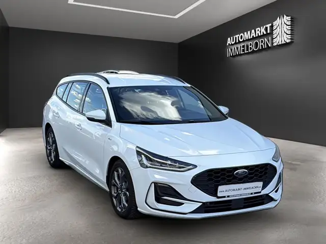 Ford Focus view 2