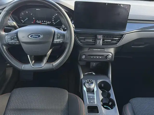 Ford Focus view 15