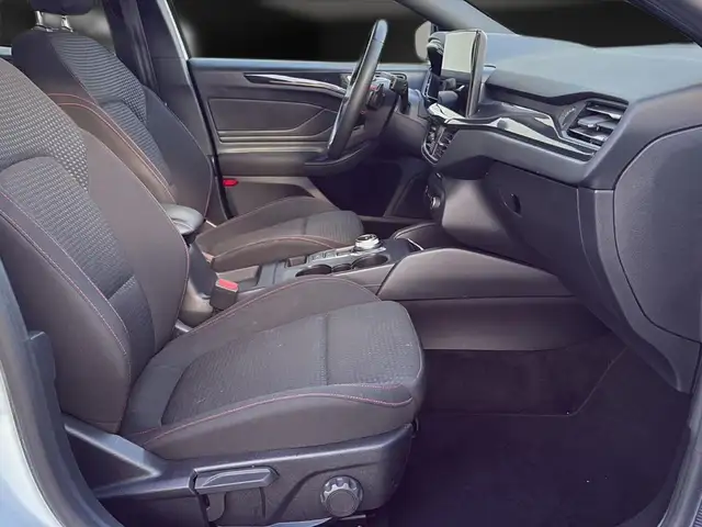 Ford Focus view 13