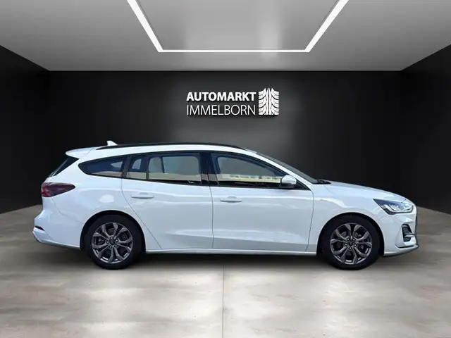 Ford Focus view 11