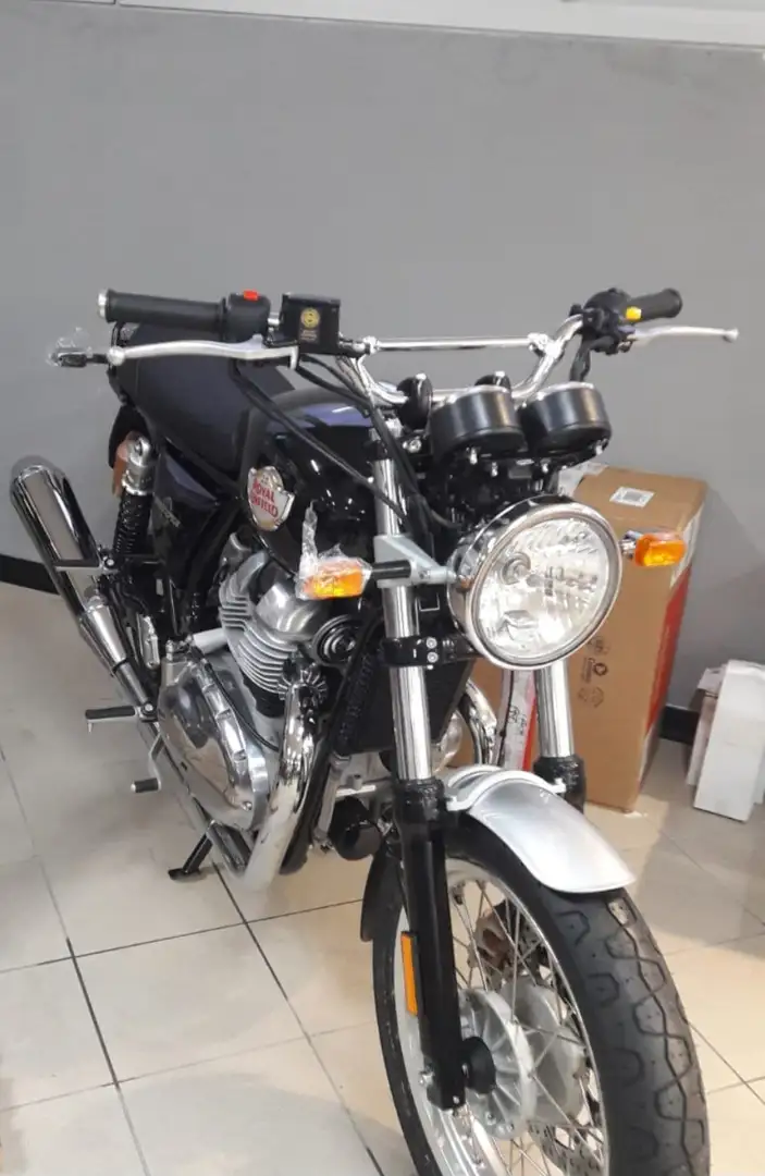 Royal Enfield Interceptor Černá - 2