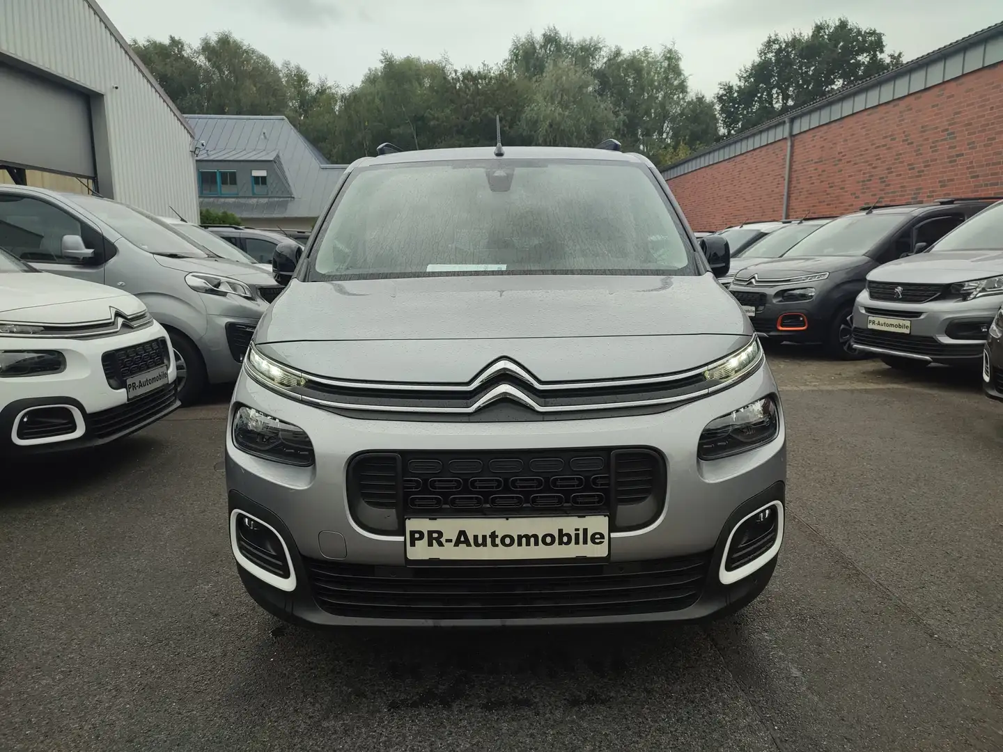 Citroen Berlingo PureTech XL 7-Sitzer EAT8 Navi/PDC+Cam Grau - 2