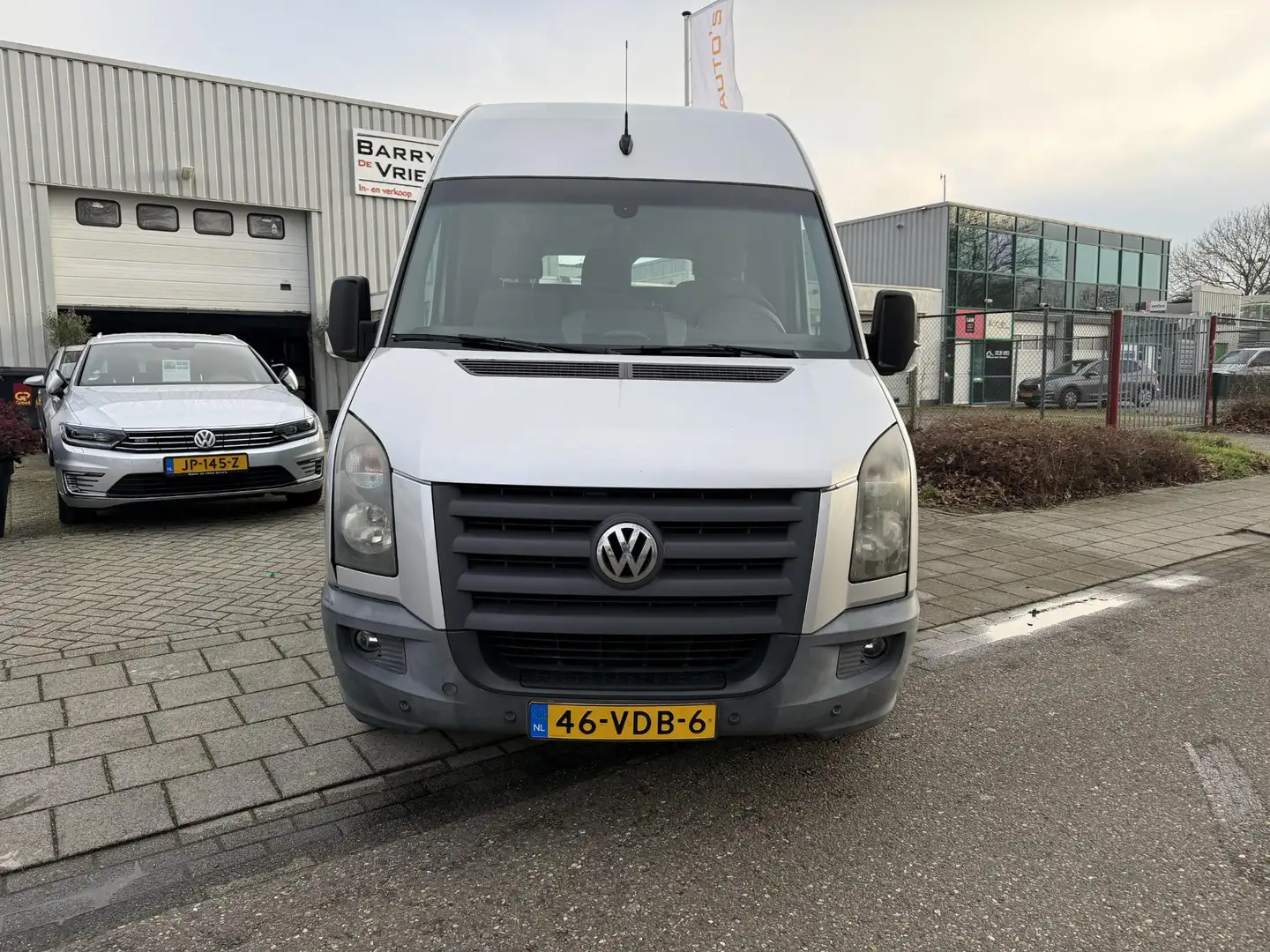 Volkswagen Crafter 35 2.5 TDI L2H1 Silber - 2