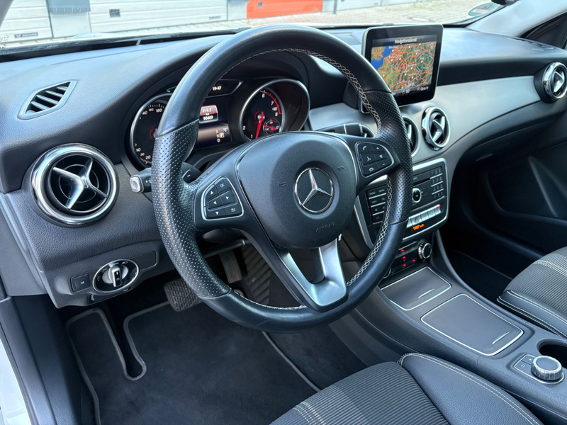 Mercedes-Benz GLA 250 URBAN 360 AHK LED NAVI PANORAMA — photo 10