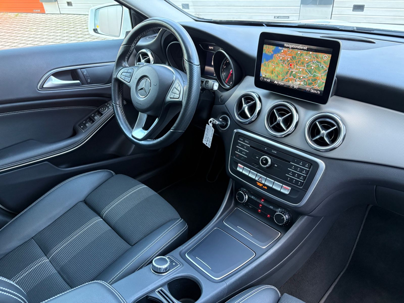 Mercedes-Benz GLA 250 URBAN 360 AHK LED NAVI PANORAMA — photo 13