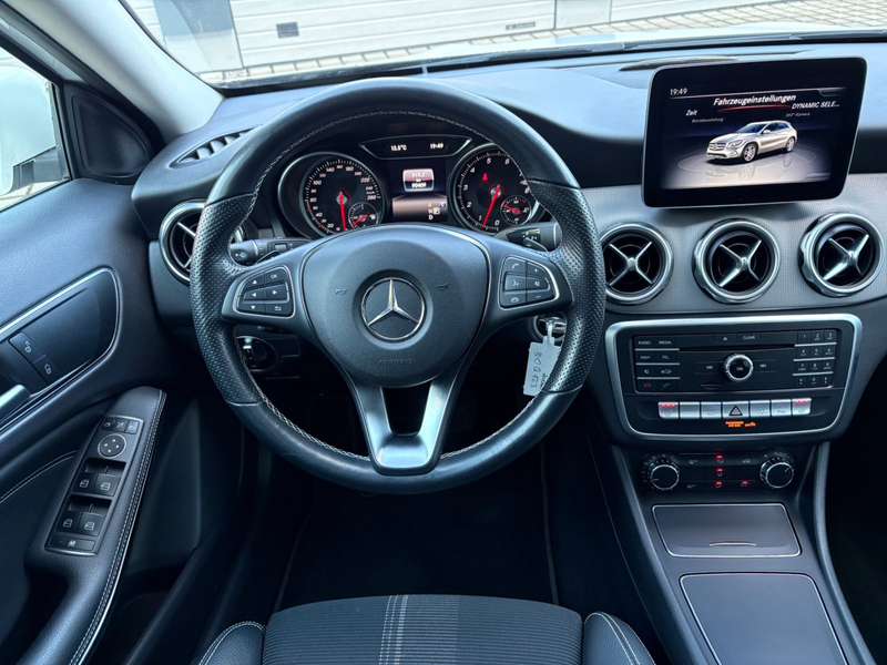Mercedes-Benz GLA 250 URBAN 360 AHK LED NAVI PANORAMA — photo 15