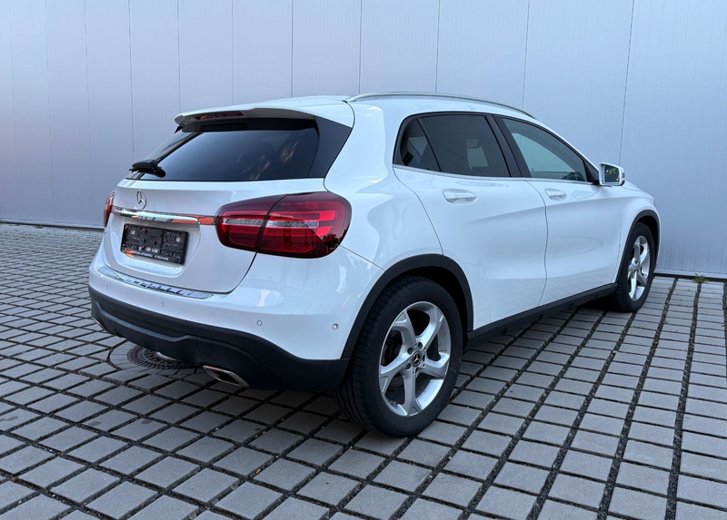 Mercedes-Benz GLA 250 URBAN 360 AHK LED NAVI PANORAMA — photo 6