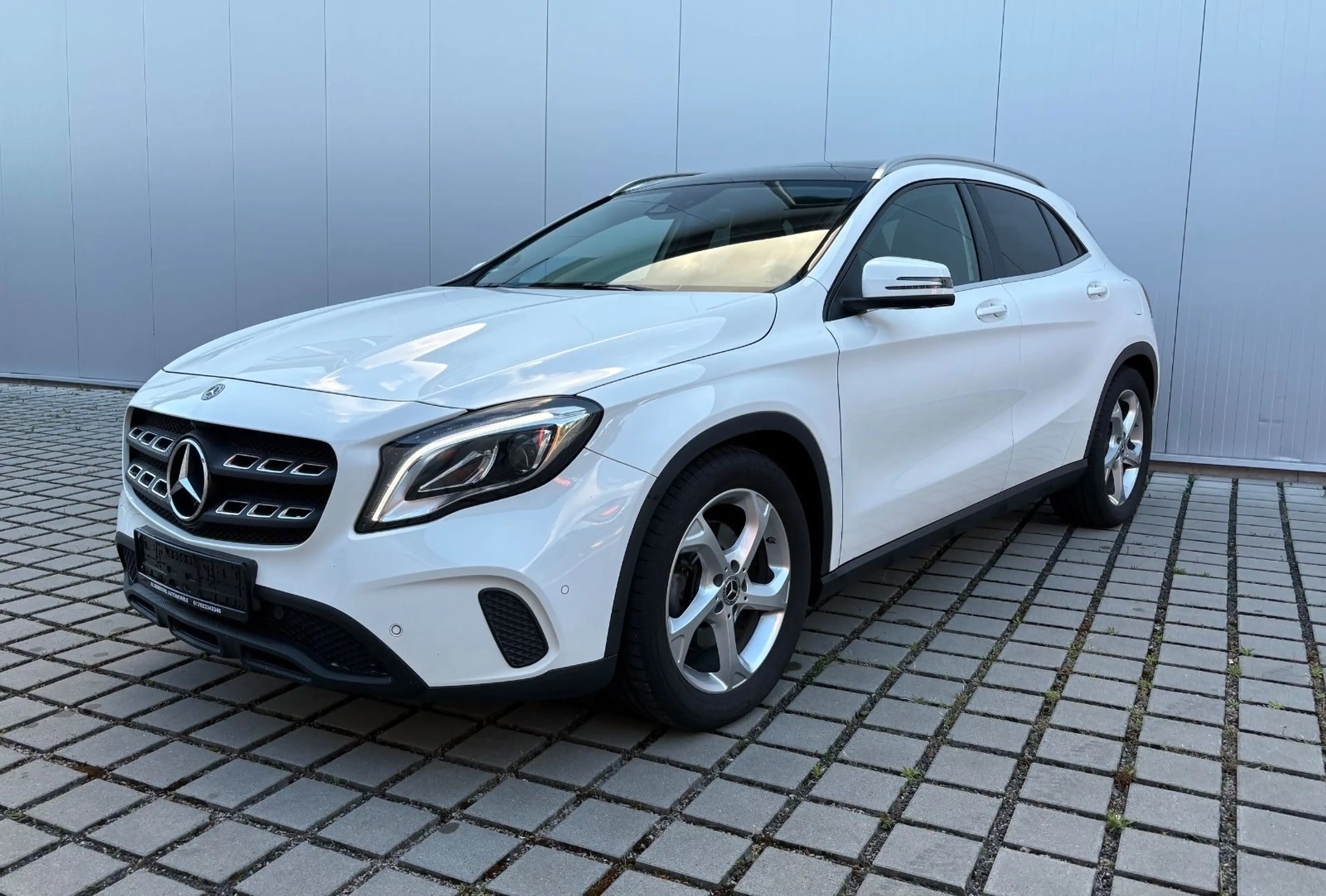 Mercedes-Benz GLA 250 URBAN 360 AHK LED NAVI PANORAMA