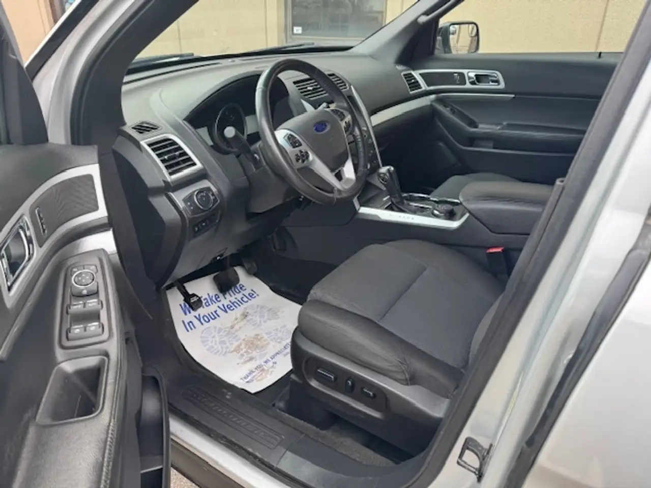 Ford Explorer снимка Ford Explorer
