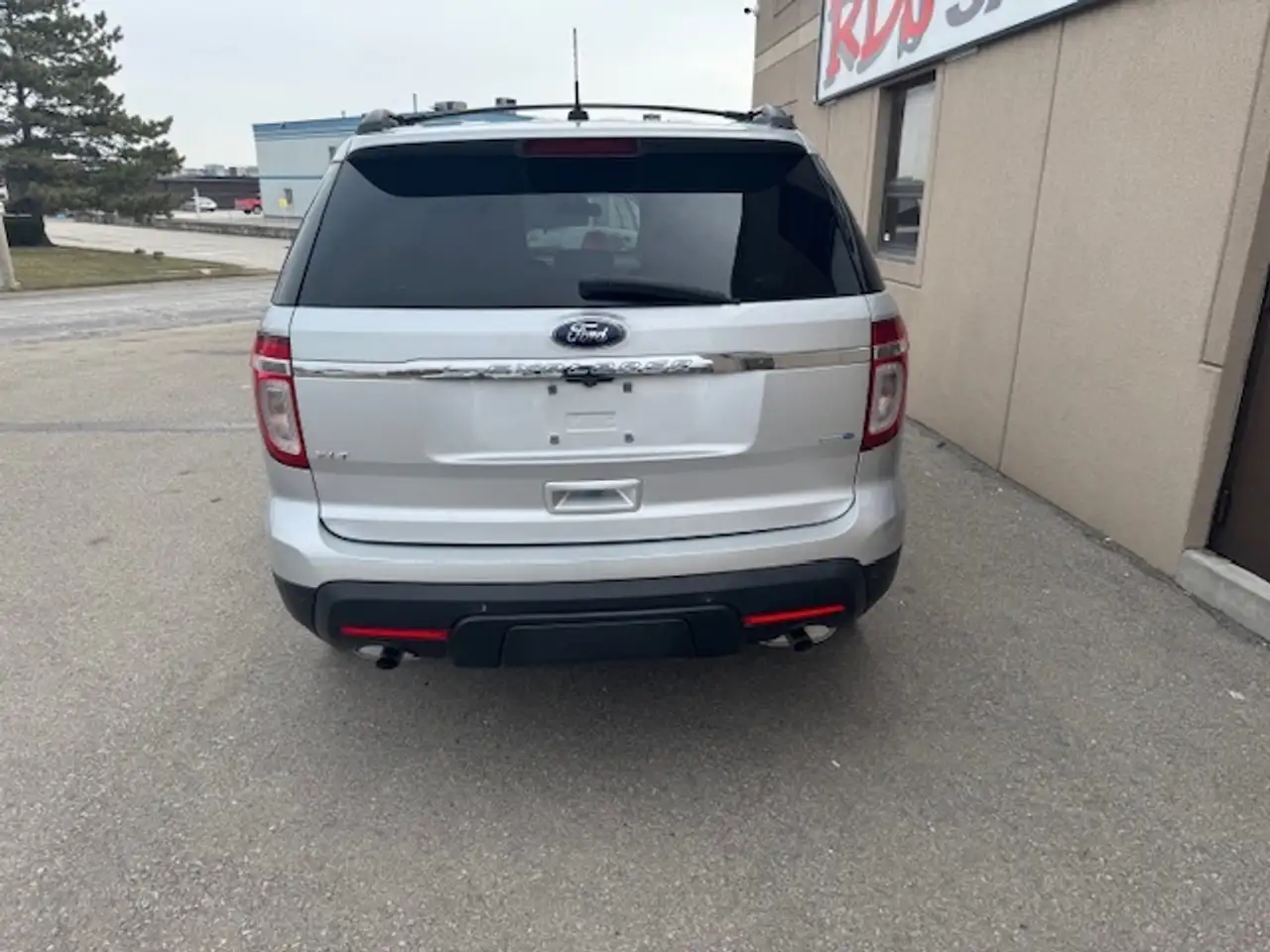 Ford Explorer снимка Ford Explorer
