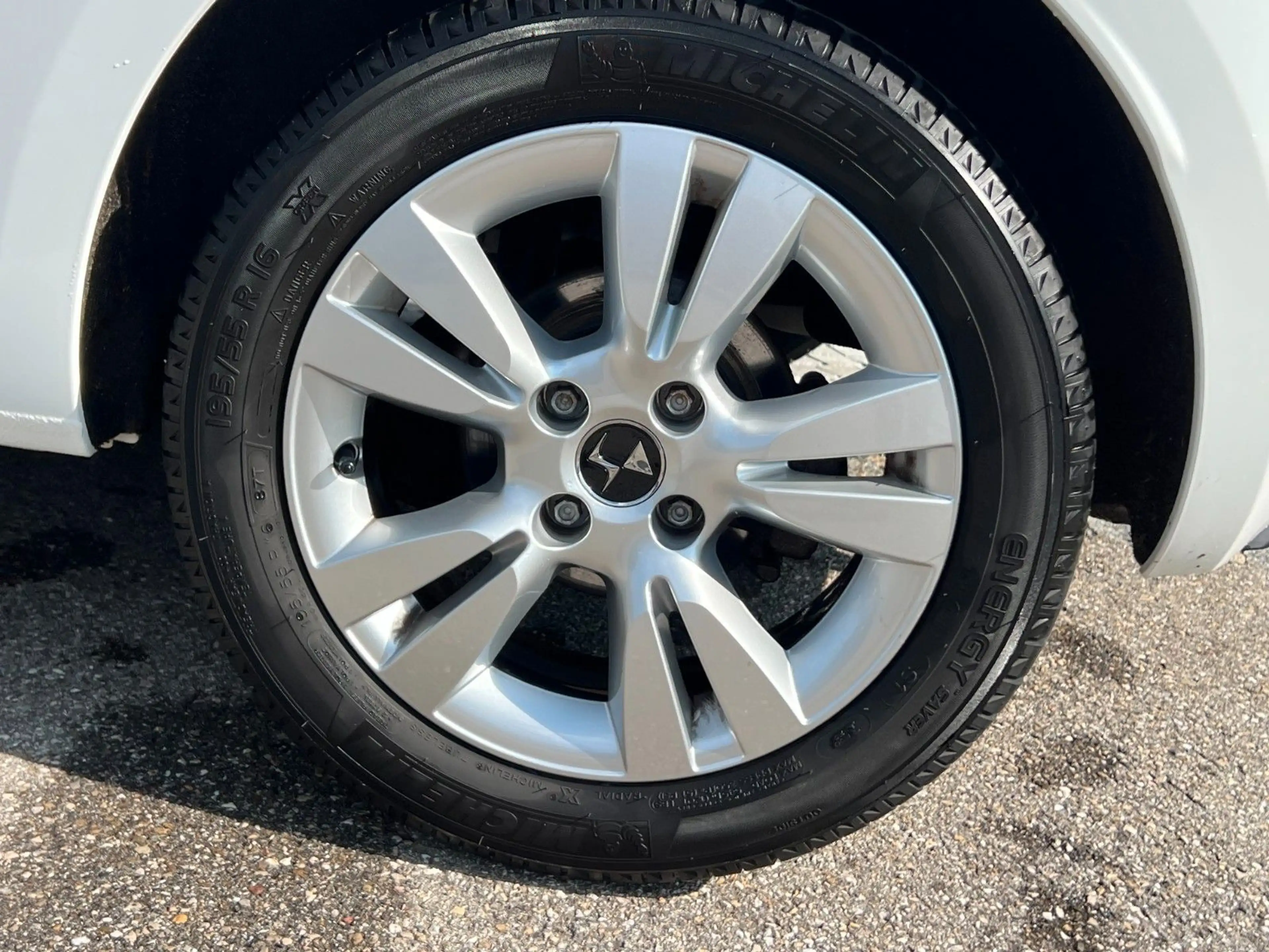 DS Automobiles DS 3 PureTech 110 So Chic — photo 4
