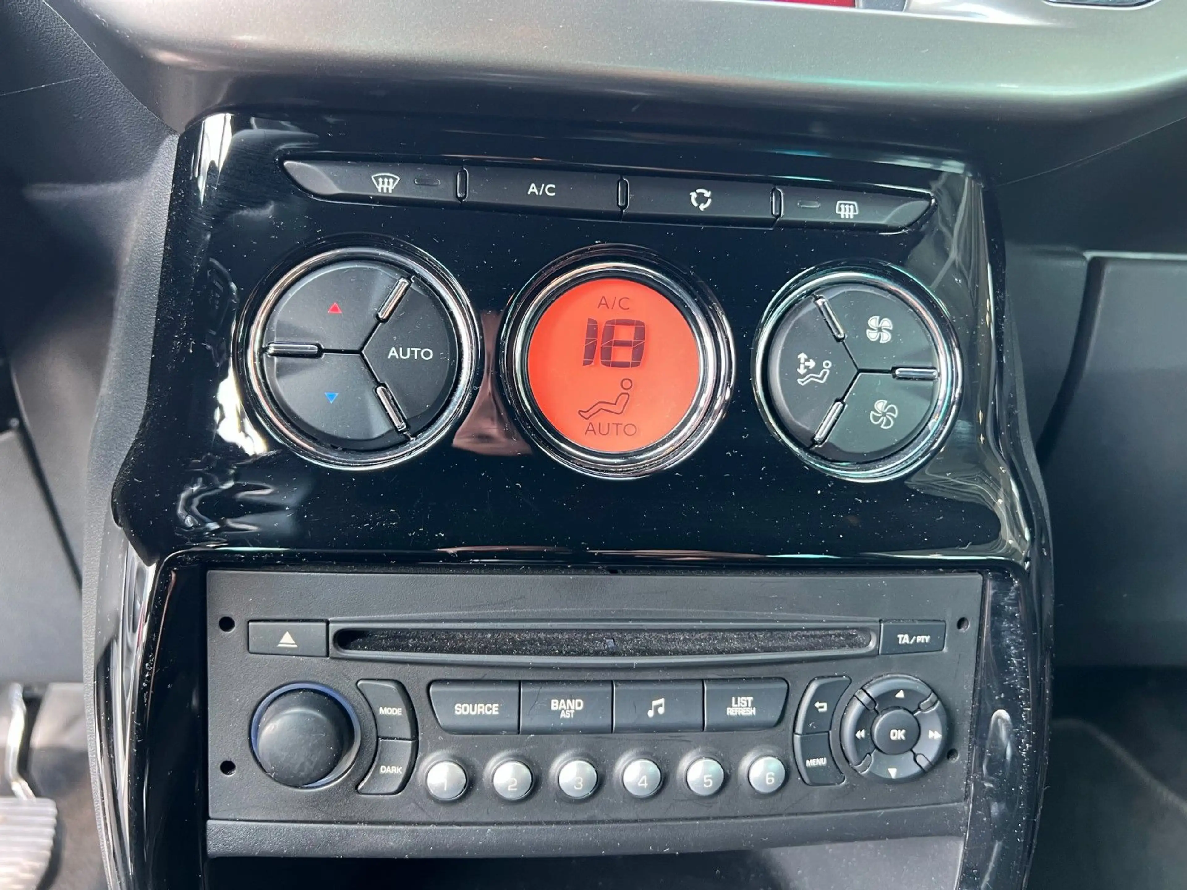 DS Automobiles DS 3 PureTech 110 So Chic — photo 12