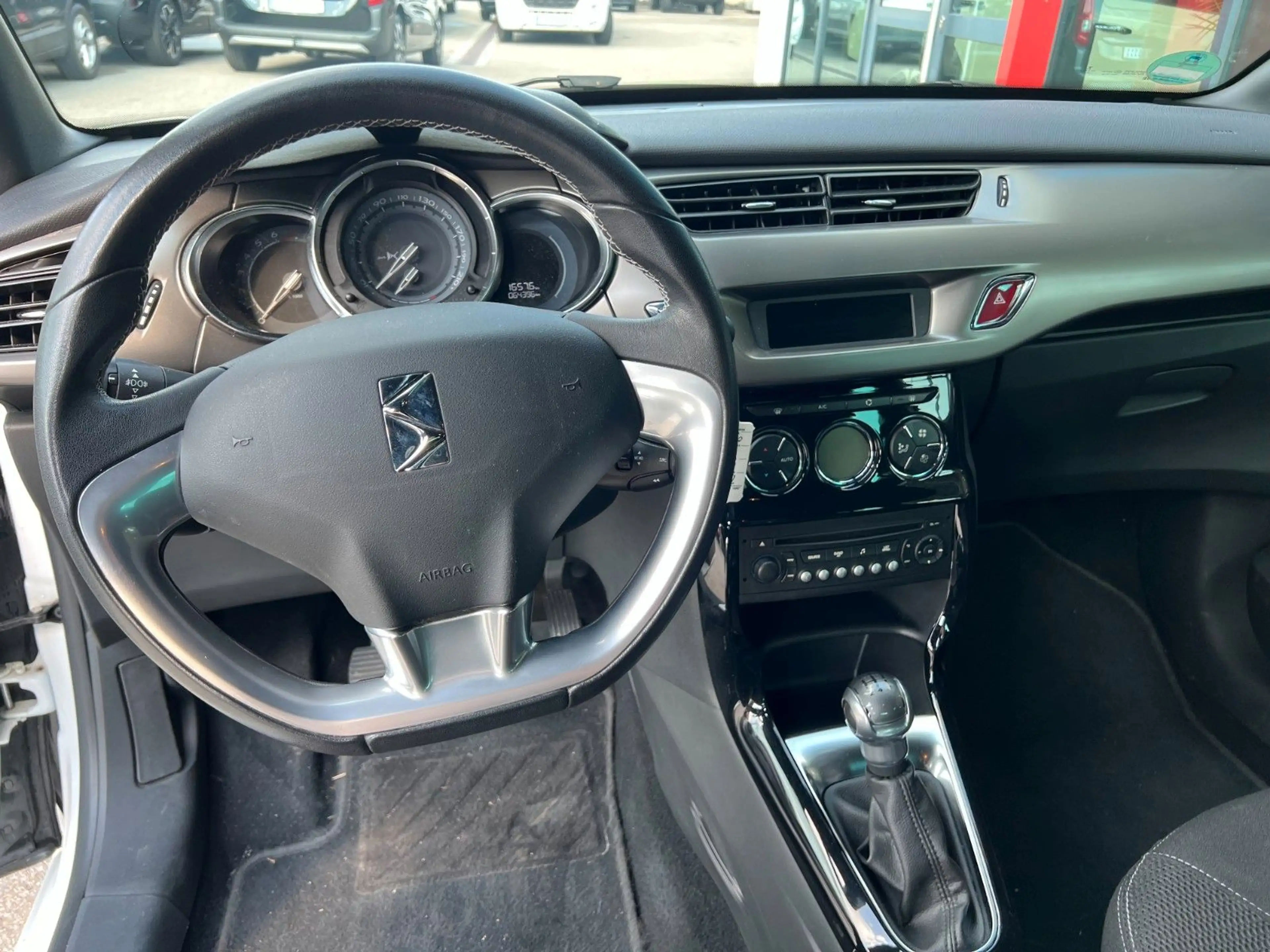DS Automobiles DS 3 PureTech 110 So Chic — photo 8